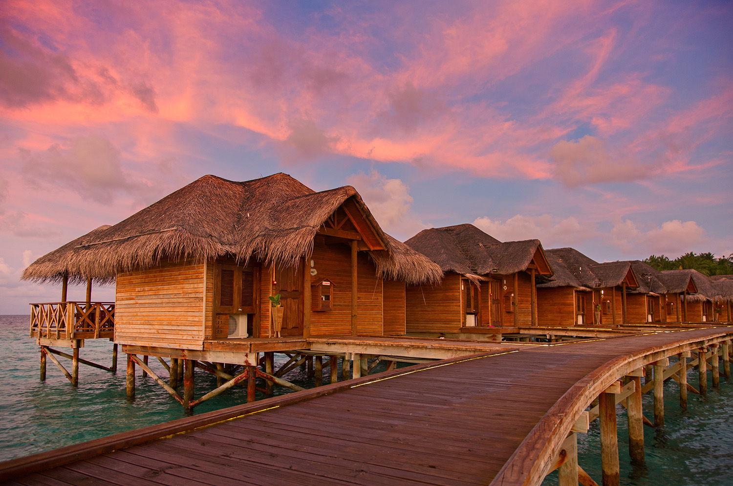 夕方の水上コテージ